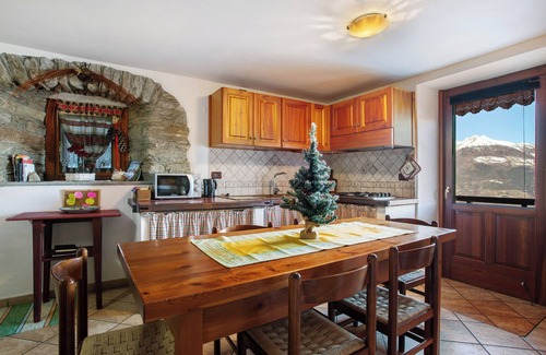 Gressan House | Holiday Home 'Maison Cerise' with Mountain View, Private Garden and Wi-Fi