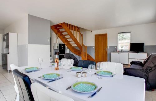 Quiberon House | Holiday Home Maison de Kerfilly by Interhome