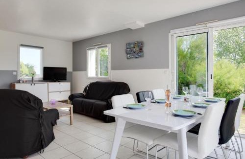 Quiberon House | Holiday Home Maison de Kerfilly by Interhome
