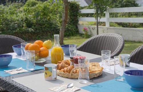 Quiberon House | Holiday Home Maison de Kerfilly by Interhome