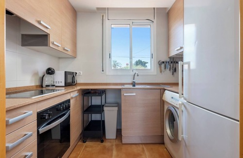 Miami Platja House | Holiday Home 'Mar Azul' with Shared Pool, Wi-Fi and Air Conditioning