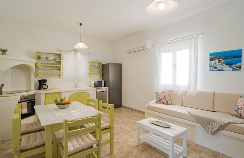 Aliki House | Holiday Home "Maria's Village Villa Anemomylos" with Sea View, Private Terrace & Wi-Fi