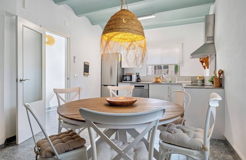 L'Aldea House | Holiday Home "Masia Rosalia" with Private Pool & Wi-Fi