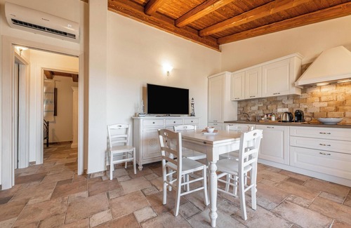 Villasimius House | Holiday Home 'Mattia House' with Mountain View, Wi-Fi and Air Conditioning