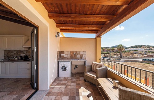Villasimius House | Holiday Home 'Mattia House' with Mountain View, Wi-Fi and Air Conditioning