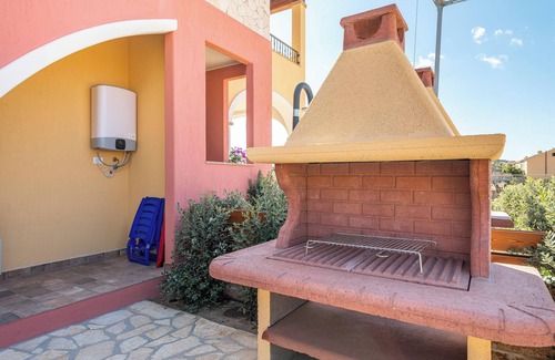 Villasimius House | Holiday Home 'Mattia House' with Mountain View, Wi-Fi and Air Conditioning