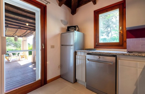 Punta De Su Turrione House | Holiday Home 'Medit' with Private Terrace, Wi-Fi and Air Conditioning
