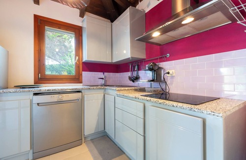 Punta De Su Turrione House | Holiday Home 'Medit' with Private Terrace, Wi-Fi and Air Conditioning