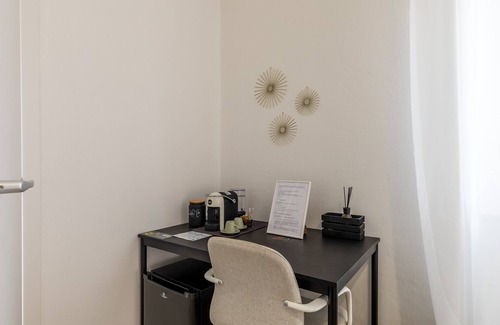 Marina di Massa House | Holiday Home 'Mini Appartamento 1' with Private Terrace, Wi-Fi and Air Conditioning
