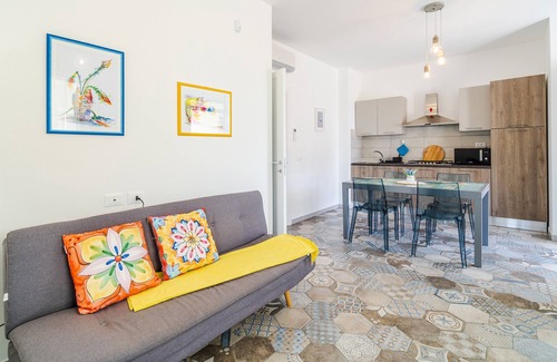 San Lorenzo House | Holiday Home "MisMar 2" with Sea View, Garden & Wi-Fi