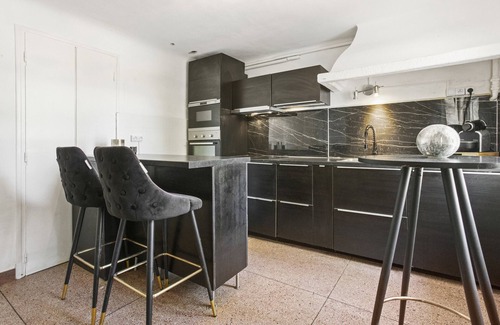 Le Luc House | Holiday Home 'Montserrat' with Mountain View, Wi-Fi and Air Conditioning