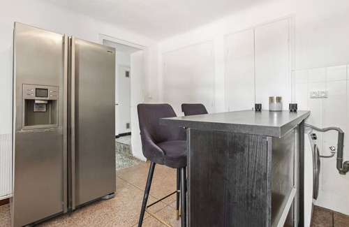 Le Luc House | Holiday Home 'Montserrat' with Mountain View, Wi-Fi and Air Conditioning