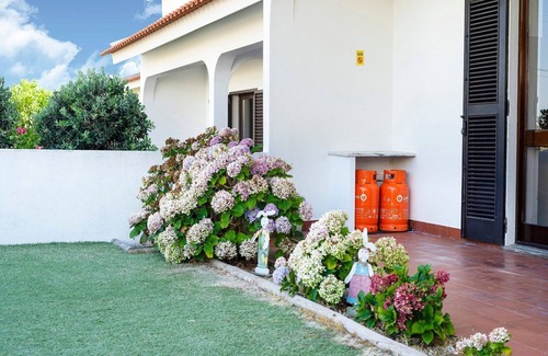 Peniche House | Holiday Home near Baleal Beach