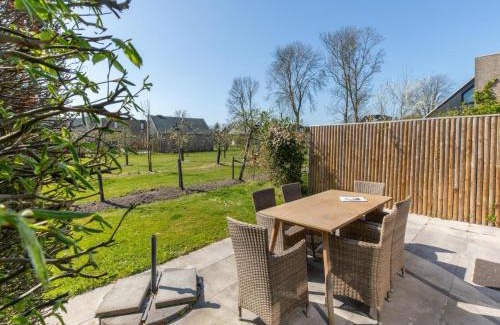 Westenschouwen House | Holiday Home near Beach with Pool Access