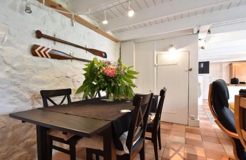 Cleden-Cap-Sizun House | Holiday Home near Pointe du Raz & Sea