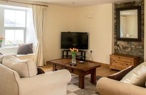 Breakish House | Holiday Home Old School by Interhome