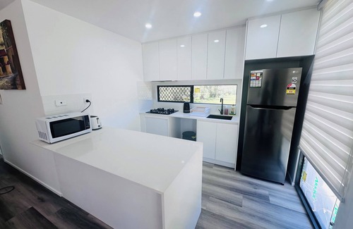 Slacks Creek House | Holiday Home on Acreage Block - Next to M1 and Close to Everything
