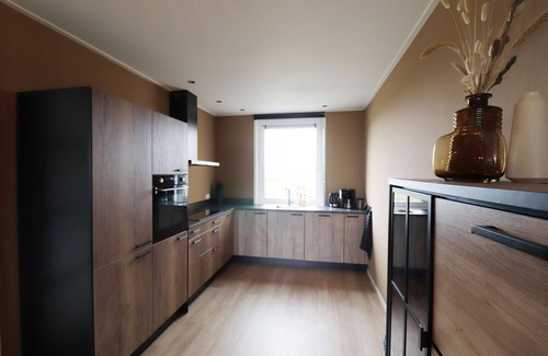 Leons House | Holiday home on the Frisian water with terrace