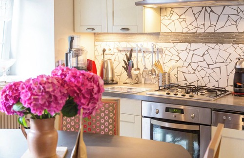 Kerlaz House | Holiday Home 'Penty À 800m De La Plage' with Private Terrace, Shared Garden and Wi-Fi