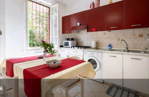 Perugia House | Holiday Home 'Perugia Centrale Via Del Toppo' with Private Garden and Wi-Fi