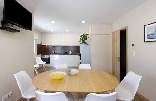 Aguda House | Holiday Home 'Pontes Guest House' with Private Garden and Wi-Fi