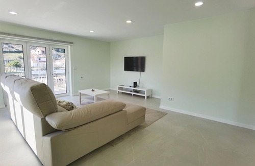 Arcos de Valdevez House | Holiday Home 'Casa Encanto De Arcos De Valdevez 2' with Private Terrace, Wi-Fi and Air Conditioning
