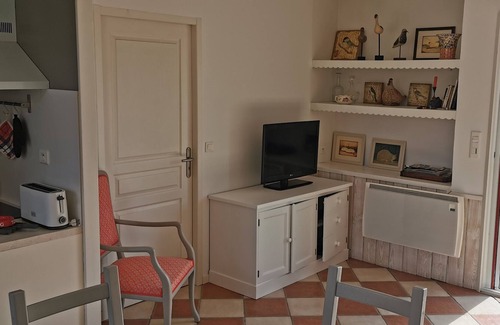 Singleyrac House | Holiday Home 'Rabbit House' with Shared Pool, Private Terrace and Wi-Fi