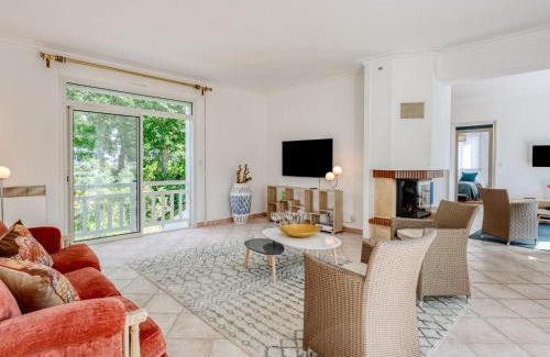 Carnac House | Holiday Home Rayon de soleil by Interhome