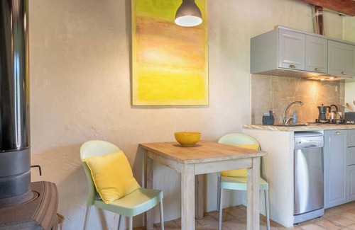 Costitx House | Holiday Home 'Redonda 2' with Mountain View, Shared Pool and Wi-Fi
