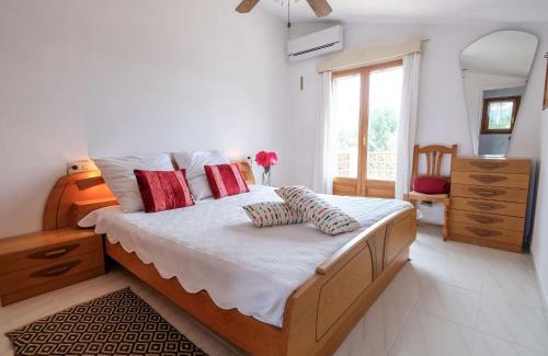 L'Ampolla House | Holiday Home Reny by Interhome