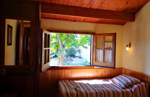 O Rosal Resort | Holiday Home 'Rosal Lodge' with Mountain View, Shared Pool and Wi-Fi