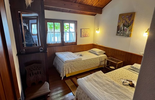 O Rosal Resort | Holiday Home 'Rosal Lodge' with Mountain View, Shared Pool and Wi-Fi