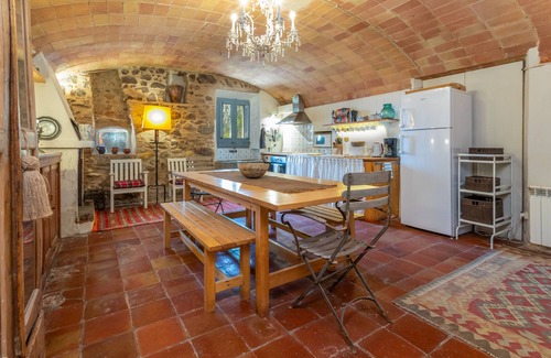Pals House | Holiday Home 'Rural House XVIII Century' with Shared Terrace, Wi-Fi and Air Conditioning