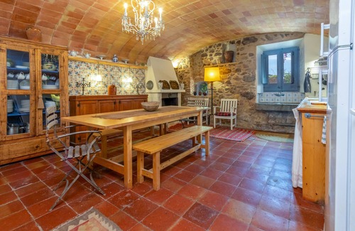 Pals House | Holiday Home 'Rural House XVIII Century' with Shared Terrace, Wi-Fi and Air Conditioning