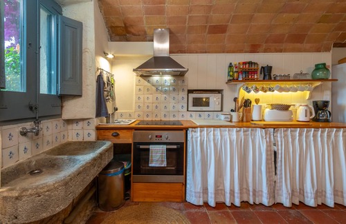Pals House | Holiday Home 'Rural House XVIII Century' with Shared Terrace, Wi-Fi and Air Conditioning