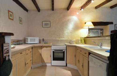 Saint-Laurent-de-la-Salle House | Holiday Home Saint-Laurent Pool Retreat