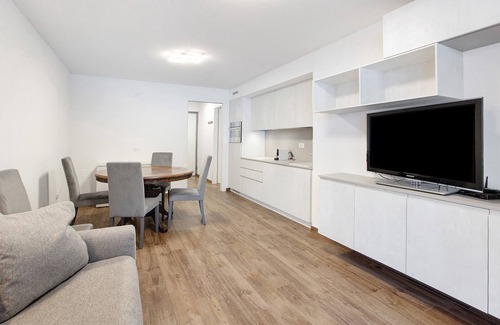 San Carlo House | Holiday Home 'San Carlo 1' with Mountain View, Private Terrace and Wi-Fi