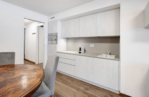 San Carlo House | Holiday Home 'San Carlo 1' with Mountain View, Private Terrace and Wi-Fi
