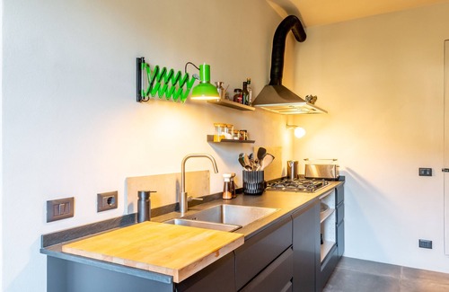 Corsanico House | Holiday Home 'Santansano' with Sea View, Wi-Fi and Air Conditioning