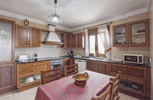 Moscari House | Holiday Home 'Sastre Blanquer' with Mountain View, Wi-Fi and Air Conditioning