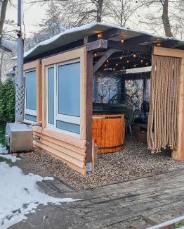 gmina Wolin House | Holiday Home Small Vegas- JACUZZI AND GARTEN FOR EXCLUSIVE USE