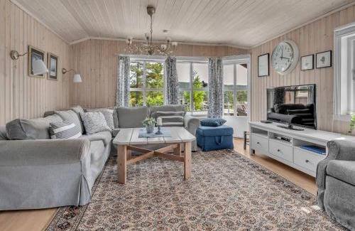 Aseral House | Holiday Home Solfridbu by Interhome