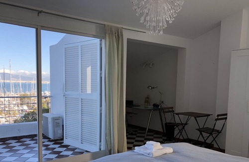El Arenal House | Holiday Home Son Veri d'Abaix. Modern chalet with stunning sea views