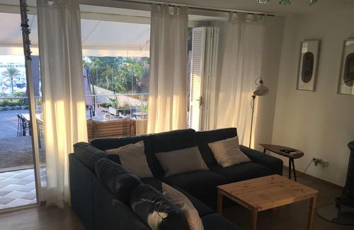 El Arenal House | Holiday Home Son Veri d'Abaix. Modern chalet with stunning sea views