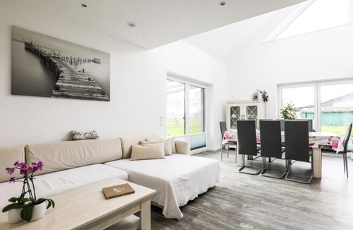 Wanna House | Holiday Home Sonnenschein by Interhome