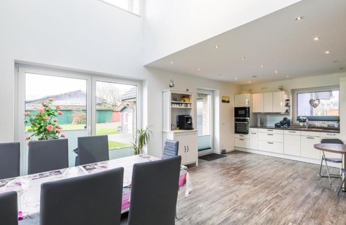 Wanna House | Holiday Home Sonnenschein by Interhome