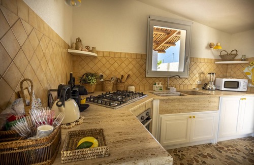 Marsala House | Holiday Home 'Suite La Barracca' with Sea View, Wi-Fi and Air Conditioning