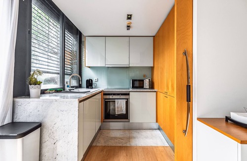 Carvalhal House | Holiday Home 'Summer Villa' with Private Terrace, Wi-Fi and Air Conditioning