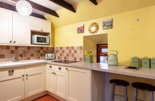 Aberchirder House | Holiday Home Sunflower Cottage by Interhome