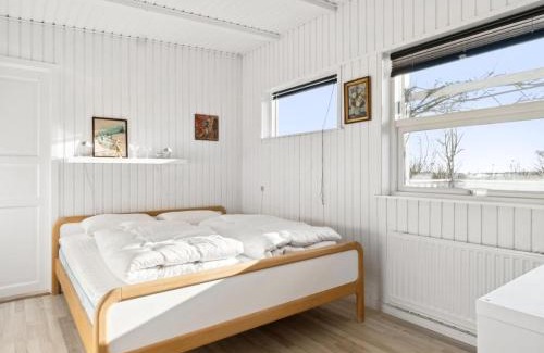 Ronde House | Holiday Home Sylvia - 450m from the sea by Interhome